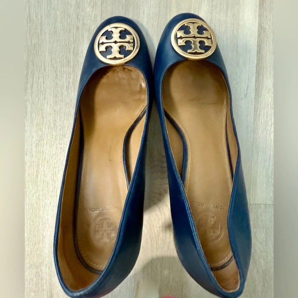 Tory Burch Chelsea pumps in Tory Navy Napa Leather Sz 9.5
